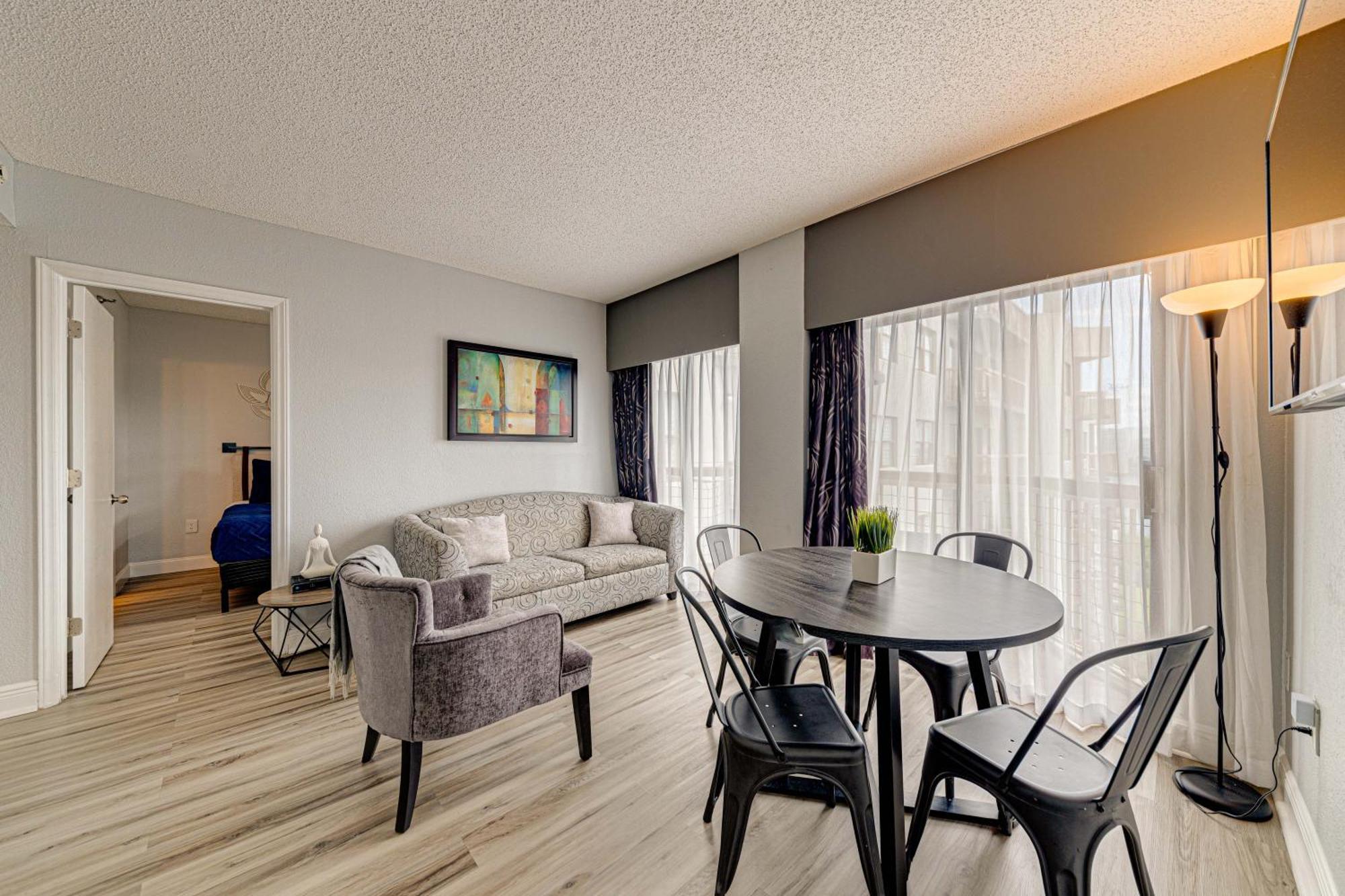 Cozy Lakeview Getaway Near Universal 2602